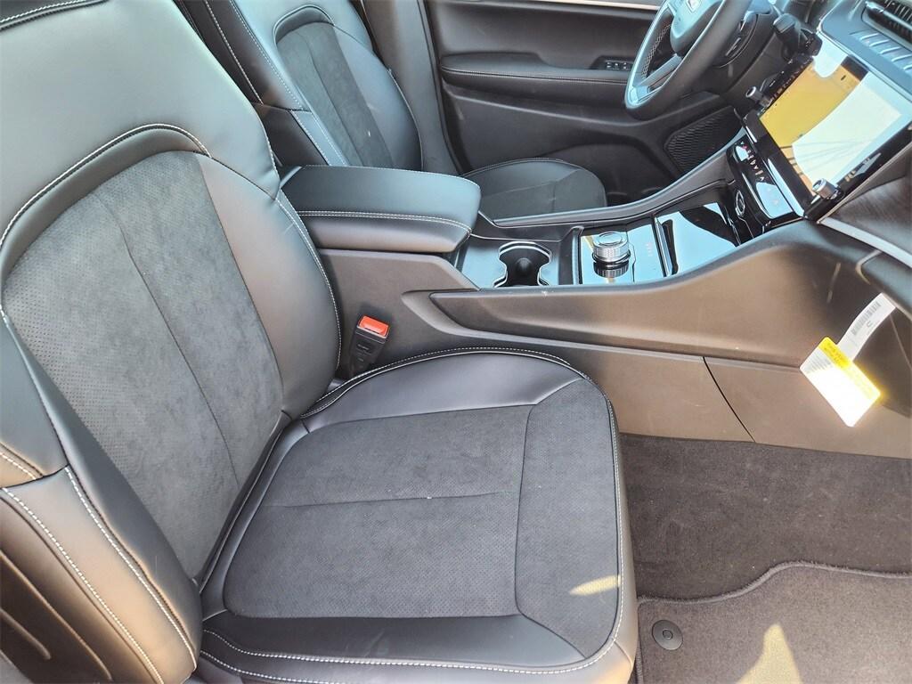 new 2026 Jeep Grand Cherokee car, priced at $45,430