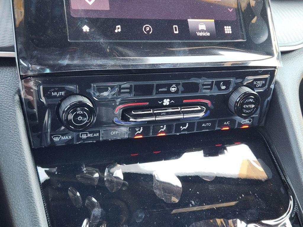 new 2025 Jeep Grand Cherokee L car, priced at $38,995