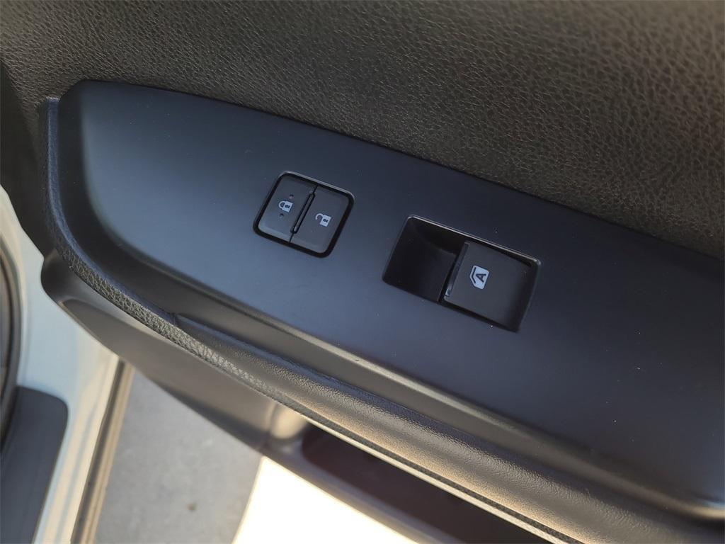 used 2019 Toyota Highlander car, priced at $22,884