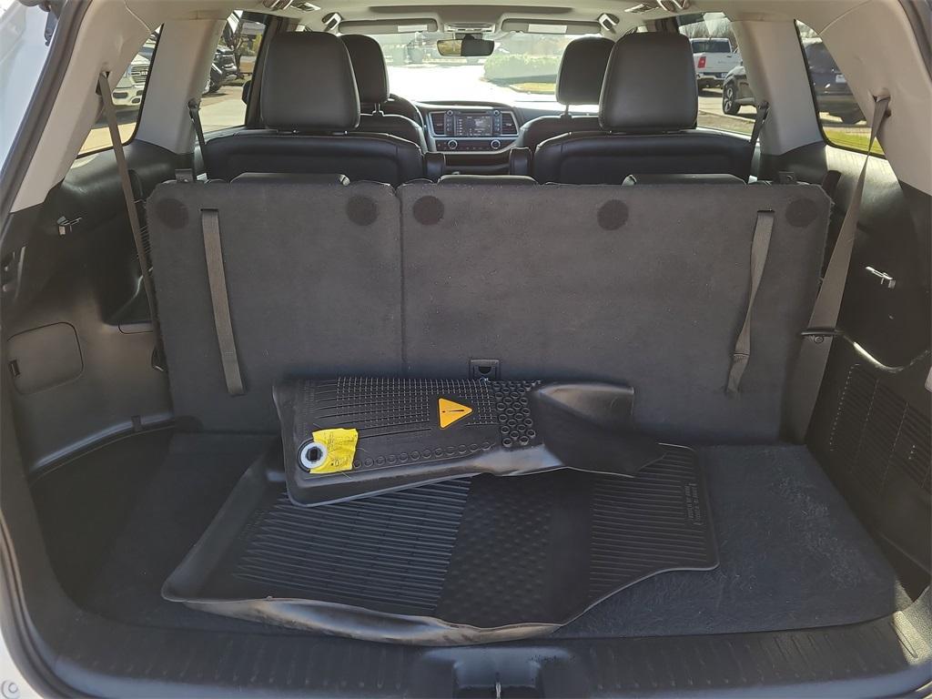 used 2019 Toyota Highlander car, priced at $22,884