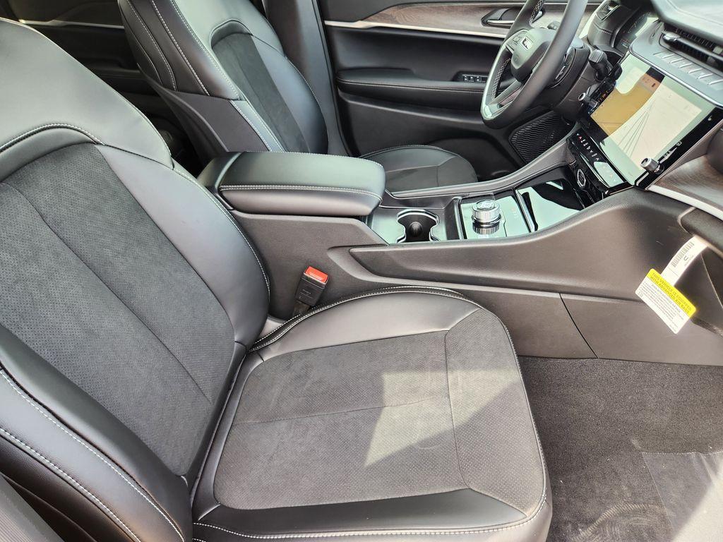 new 2026 Jeep Grand Cherokee car, priced at $46,025