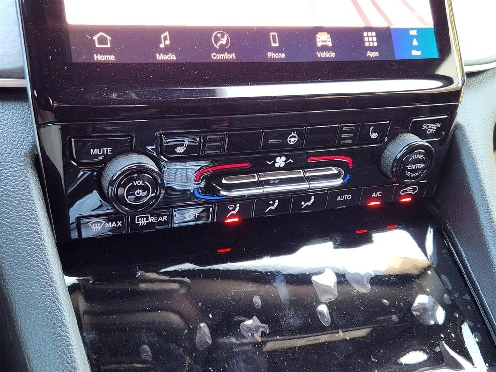 new 2025 Jeep Grand Cherokee car, priced at $43,995