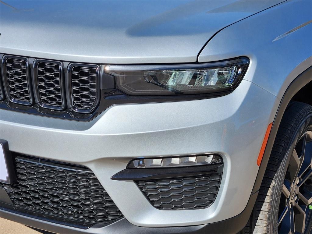 new 2025 Jeep Grand Cherokee car, priced at $43,995