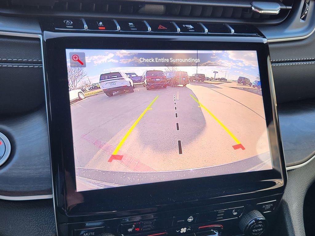 new 2025 Jeep Grand Cherokee car, priced at $45,995