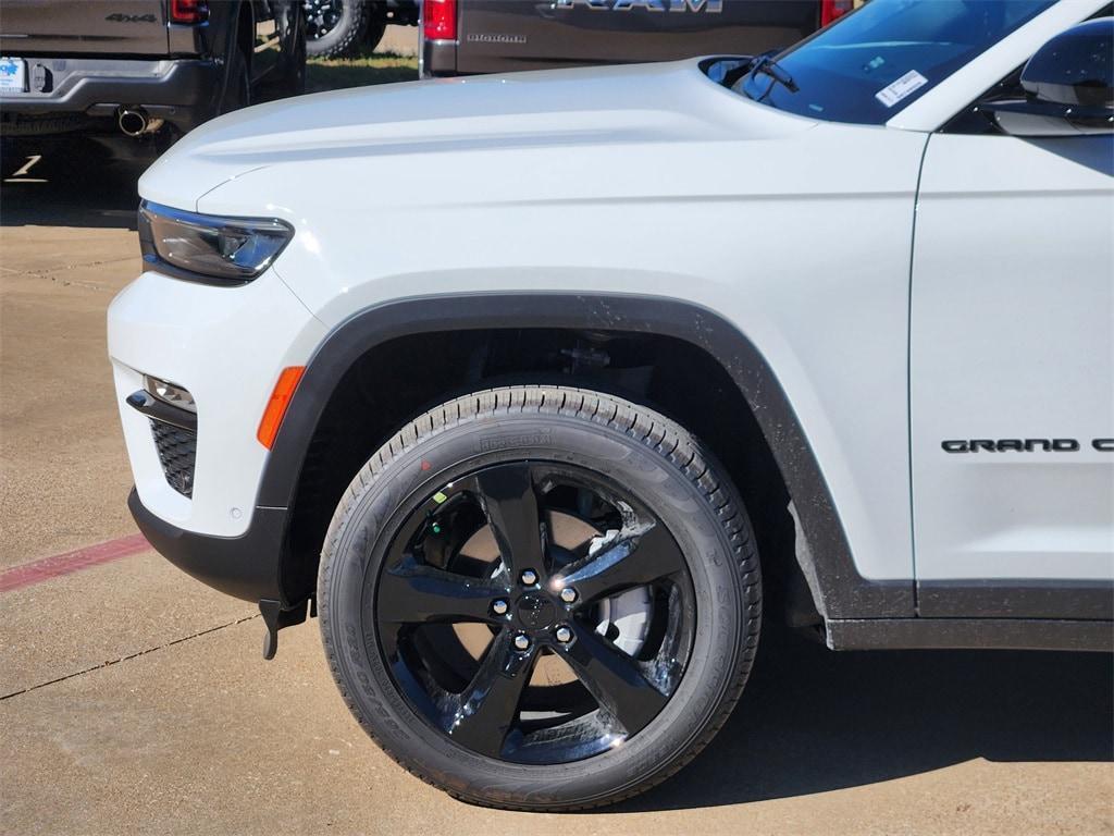 new 2025 Jeep Grand Cherokee car, priced at $42,995