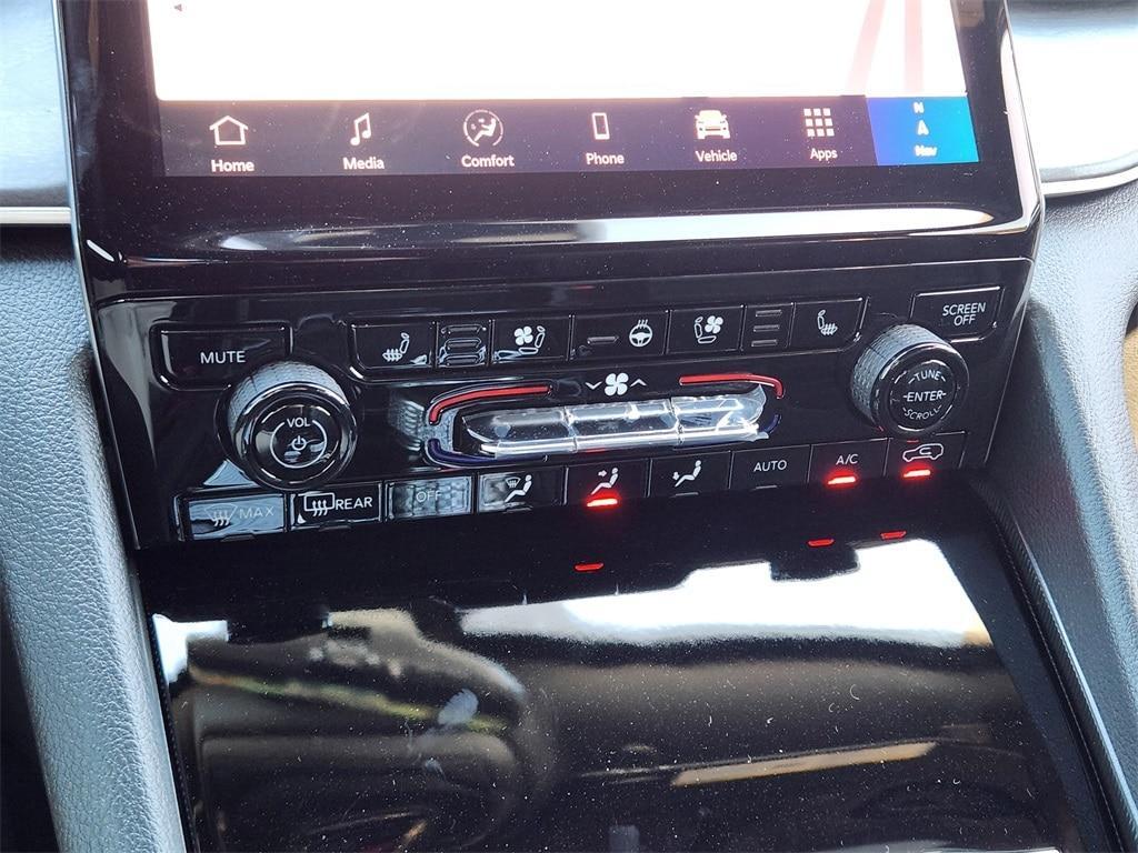 new 2025 Jeep Grand Cherokee car, priced at $42,995