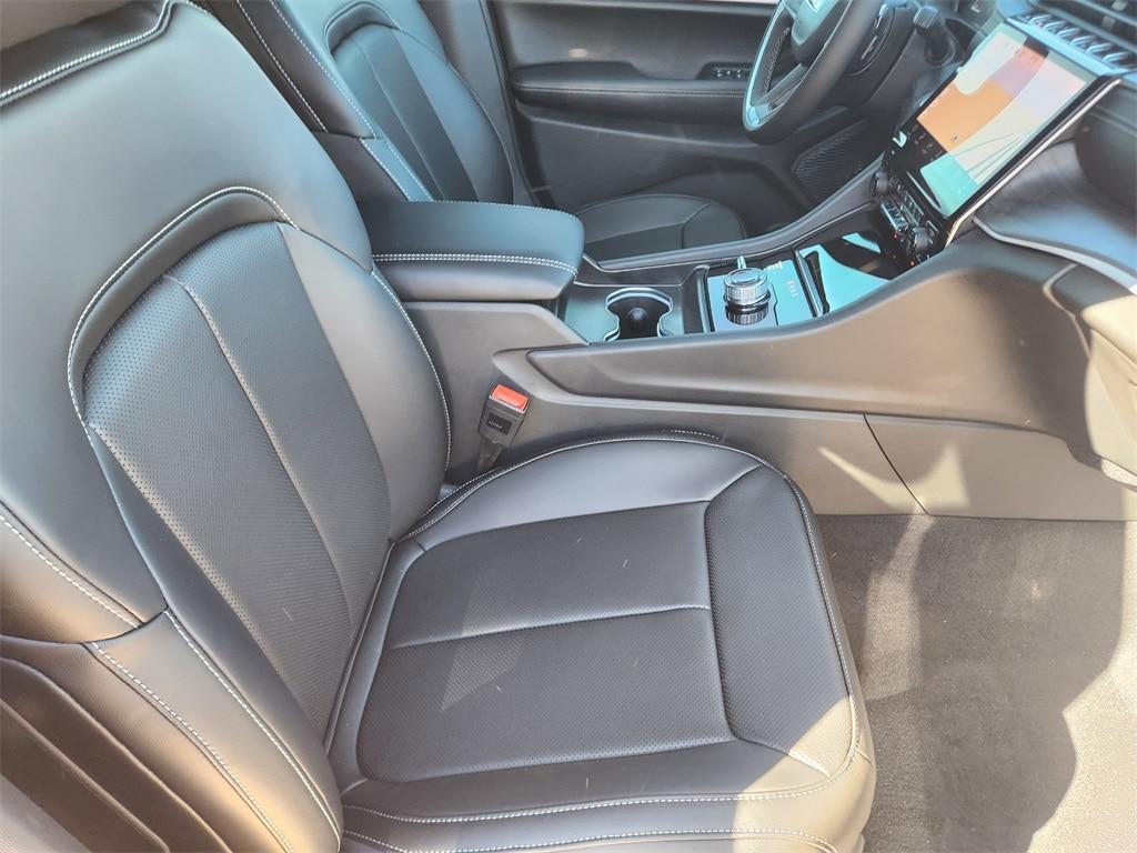 new 2025 Jeep Grand Cherokee car, priced at $42,995