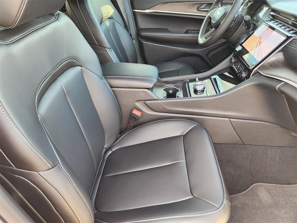 new 2025 Jeep Grand Cherokee car, priced at $44,995