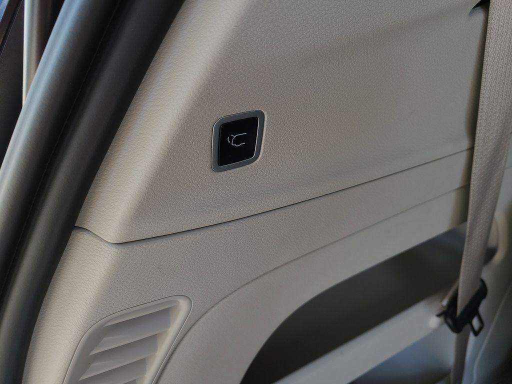 used 2024 Chrysler Pacifica car, priced at $25,498