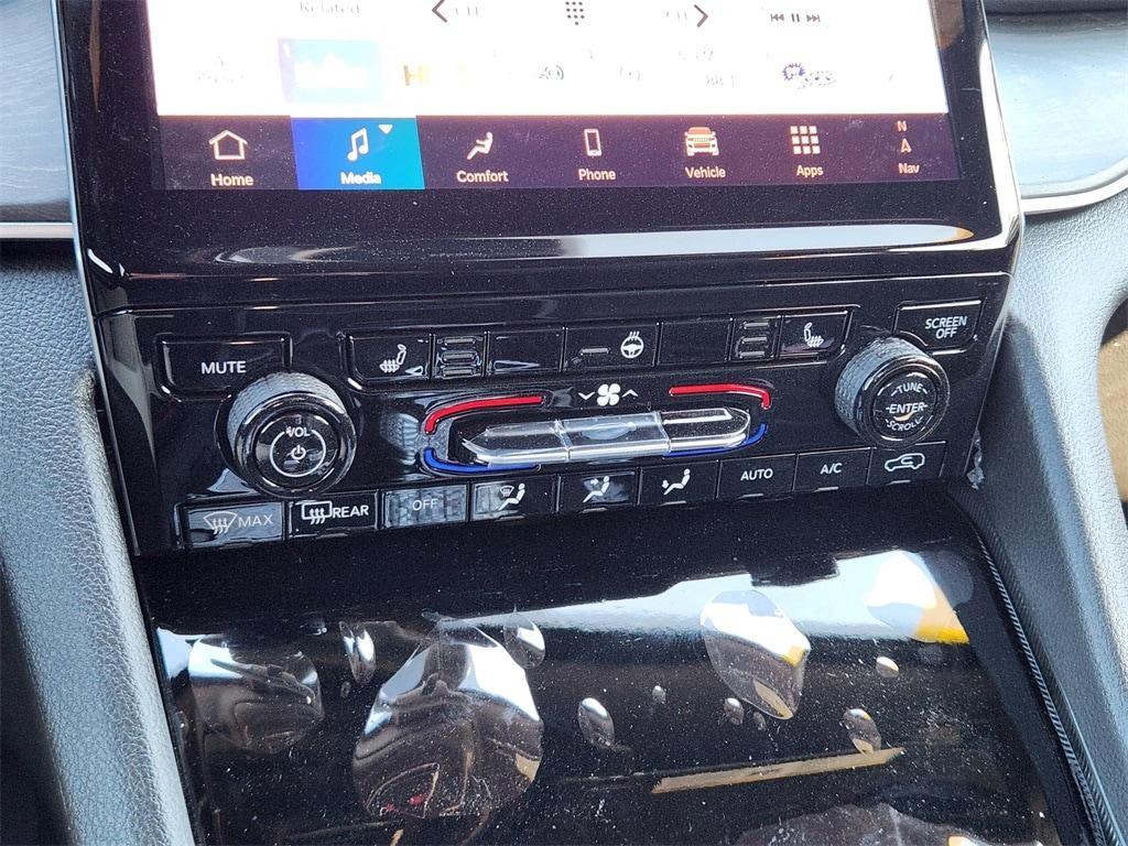 new 2025 Jeep Grand Cherokee L car, priced at $42,995