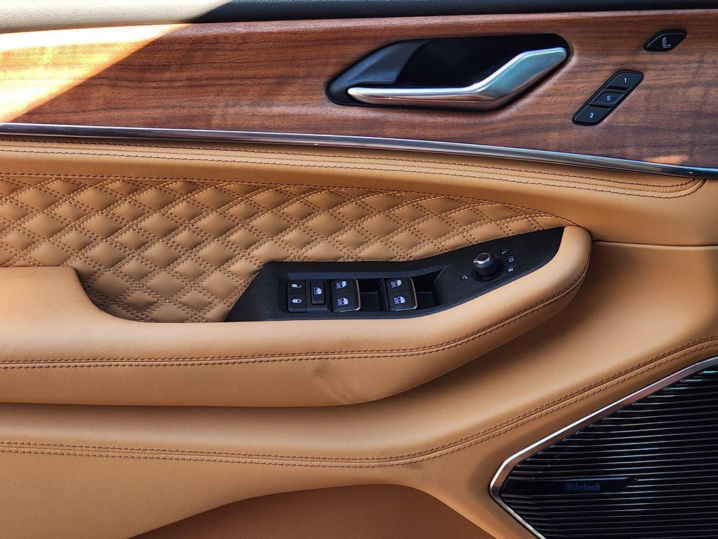 new 2025 Jeep Grand Cherokee car, priced at $56,995