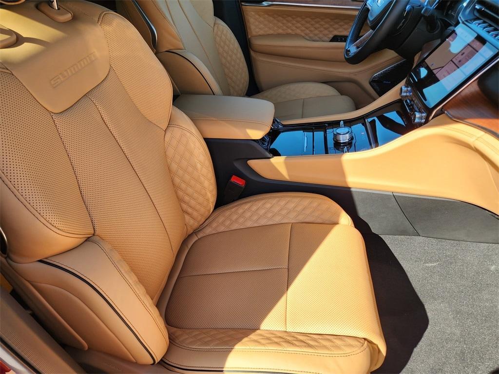 new 2025 Jeep Grand Cherokee car, priced at $56,995