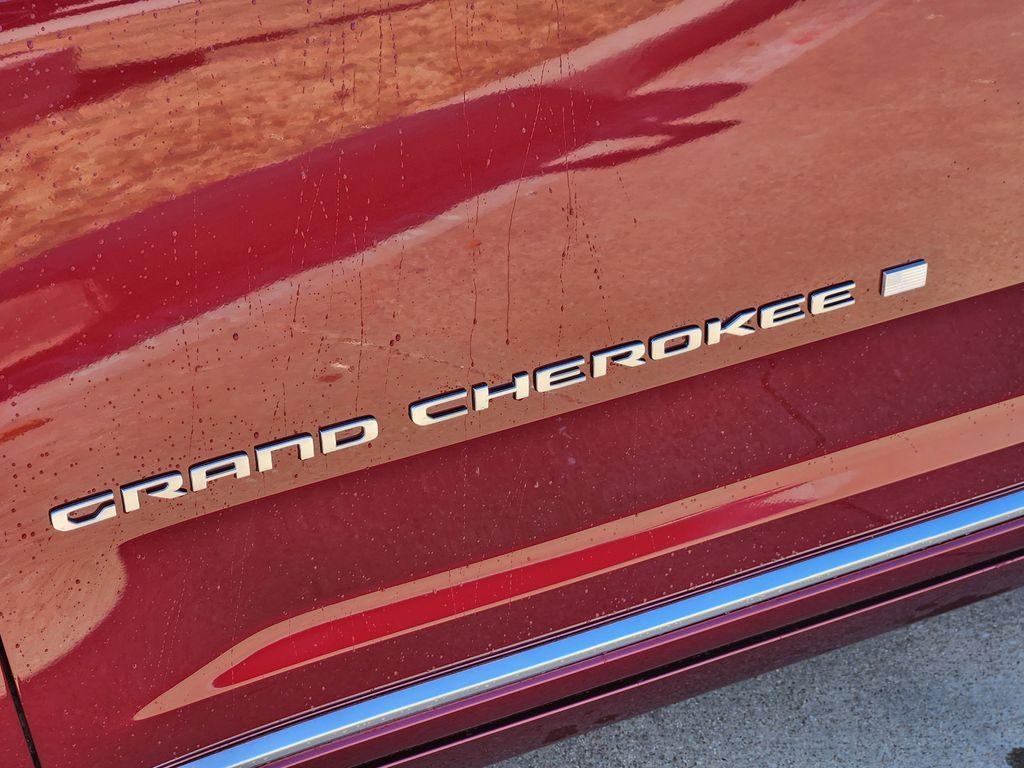 new 2025 Jeep Grand Cherokee car, priced at $56,995