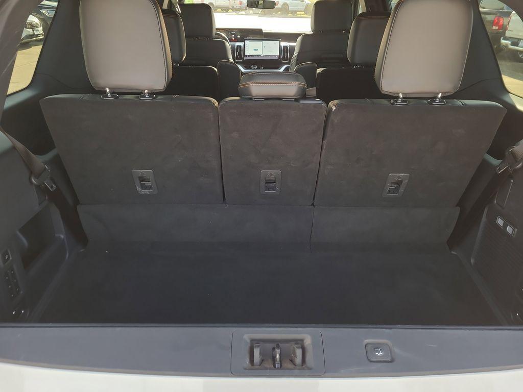 used 2025 Ford Expedition car, priced at $71,587