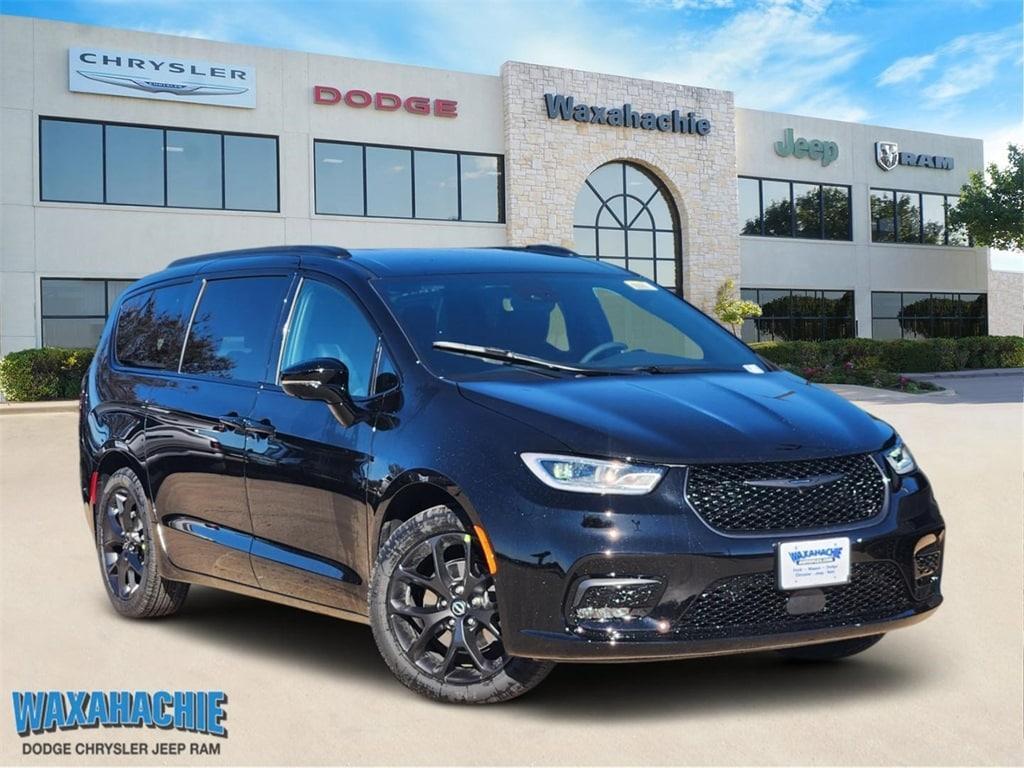 new 2026 Chrysler Pacifica car, priced at $40,495