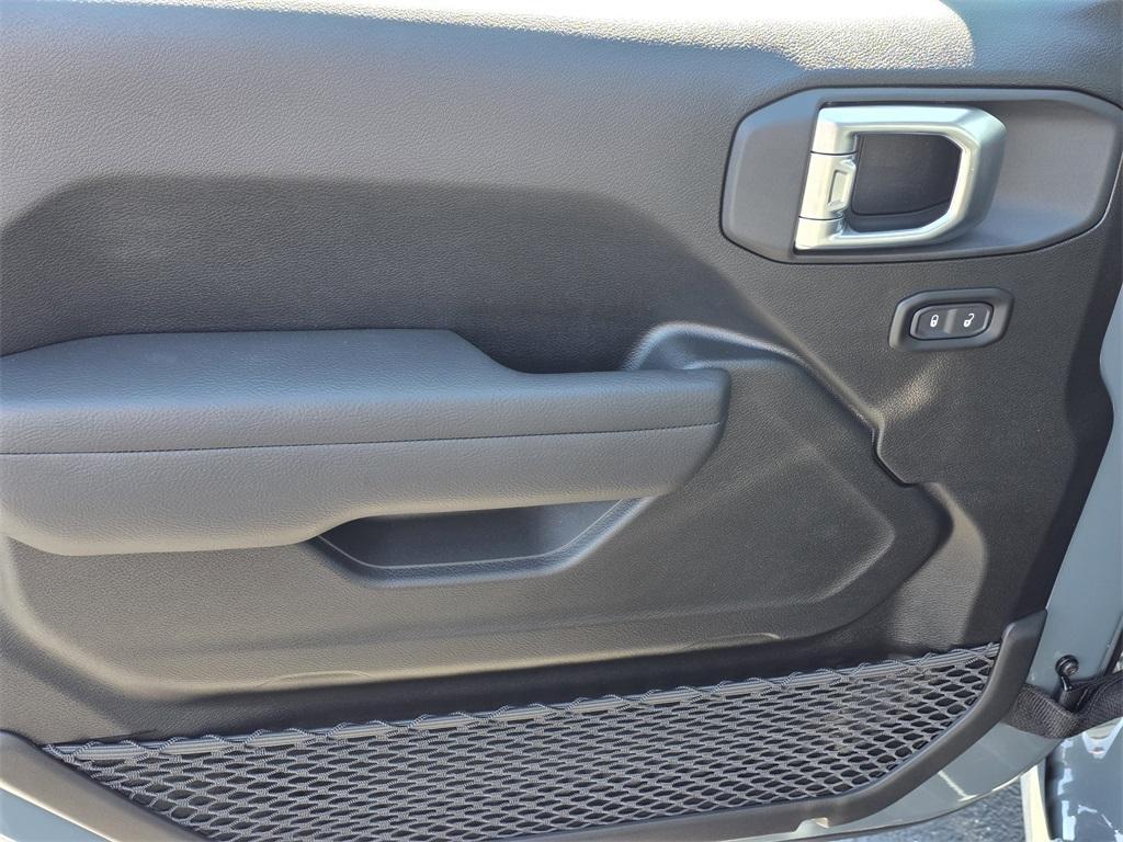 new 2026 Jeep Wrangler car, priced at $37,425