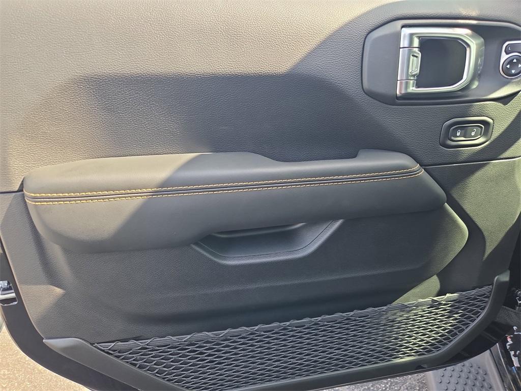 new 2025 Jeep Wrangler car, priced at $51,565