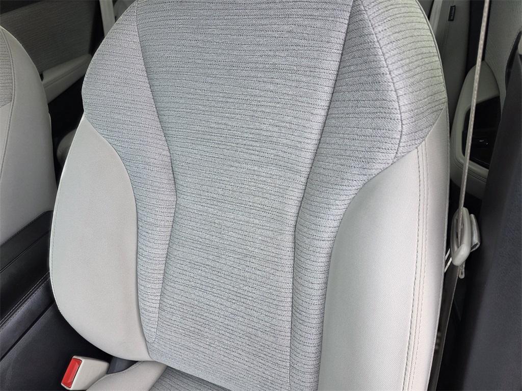 2022 White Nissan Rogue