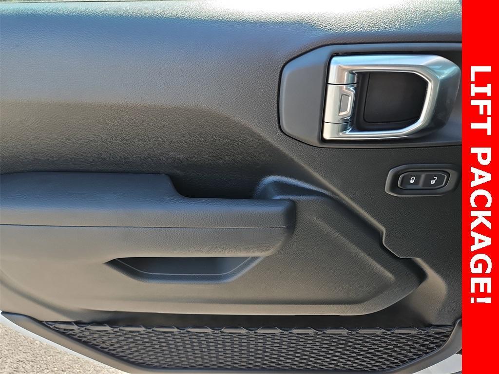 new 2025 Jeep Wrangler car, priced at $46,788