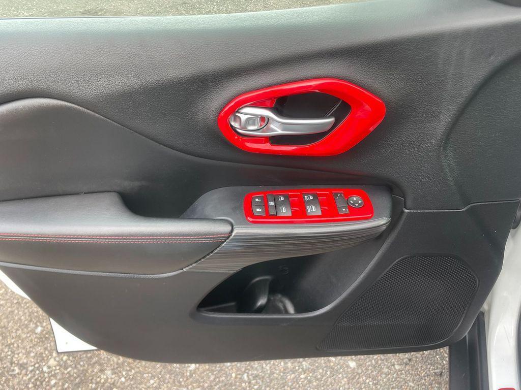 used 2016 Jeep Cherokee car, priced at $11,865