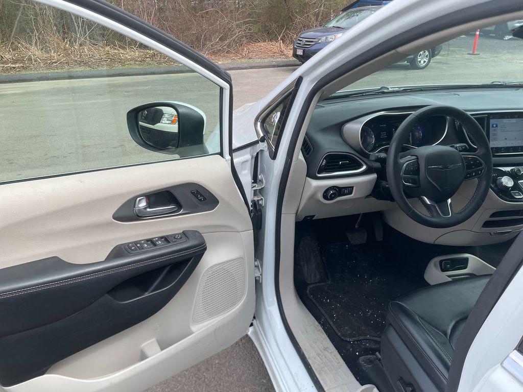 used 2023 Chrysler Pacifica car, priced at $25,694