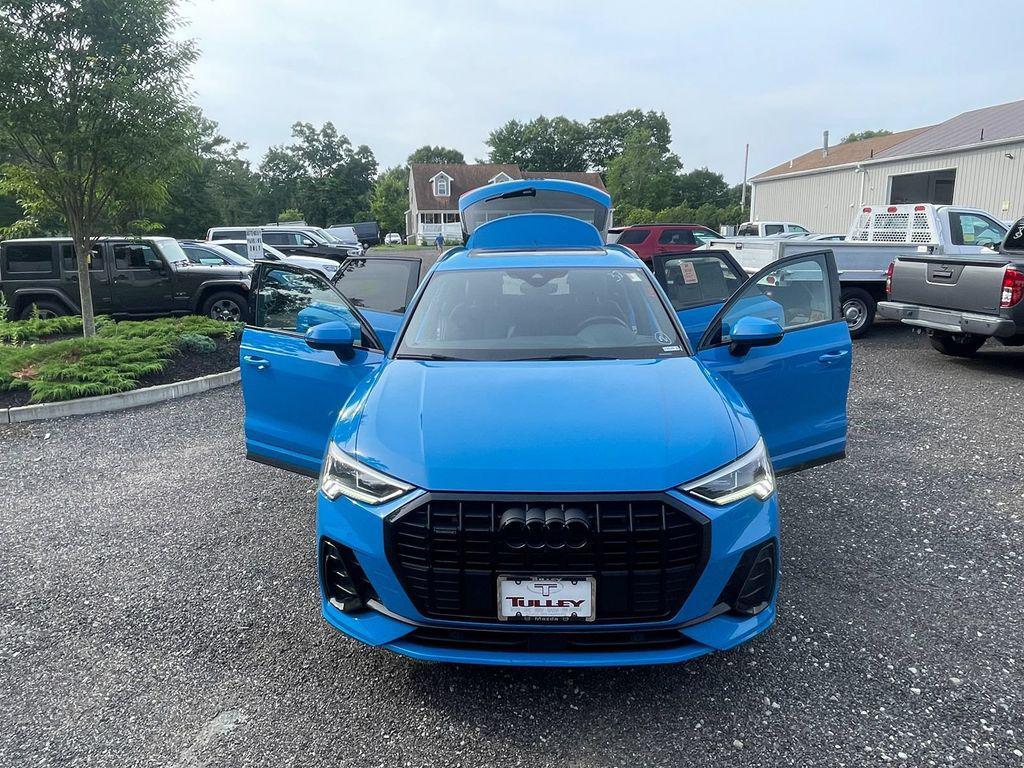Audi Q3 view 29