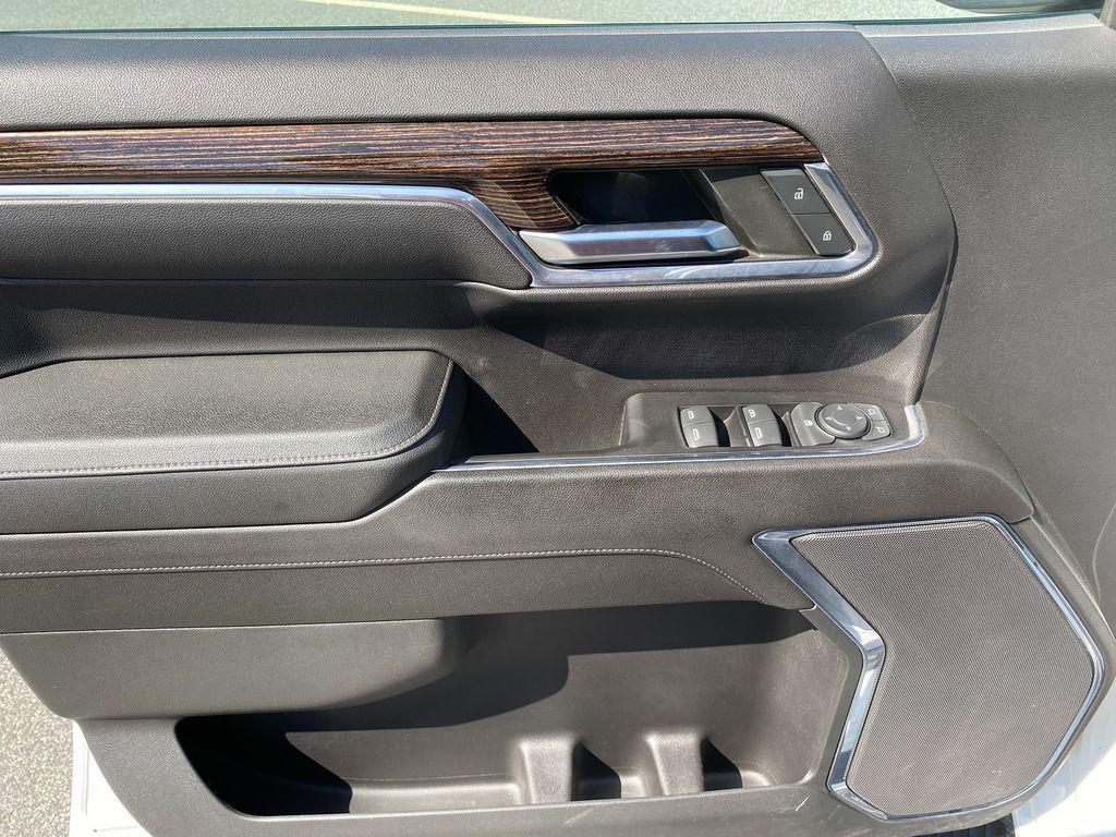 used 2023 GMC Sierra 1500 car, priced at $30,995