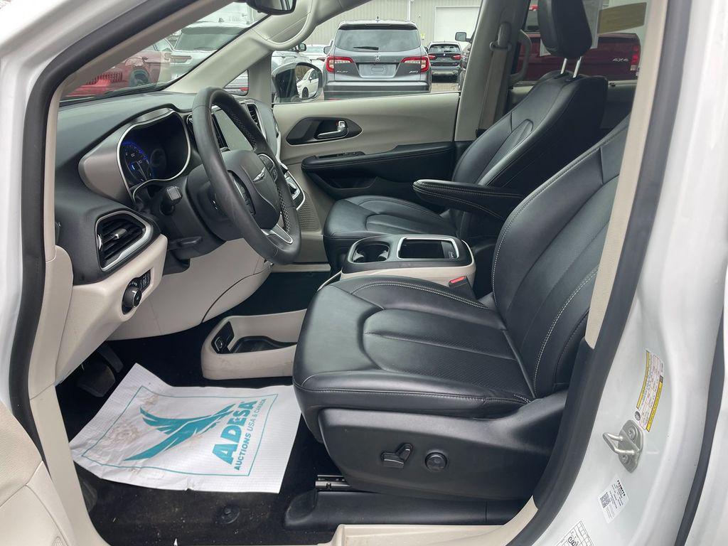 used 2024 Chrysler Pacifica car, priced at $30,098