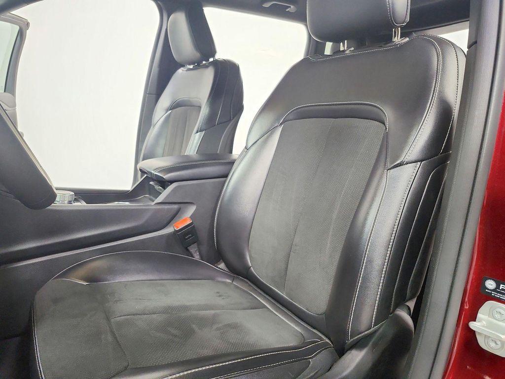 used 2024 Jeep Grand Cherokee car, priced at $27,555