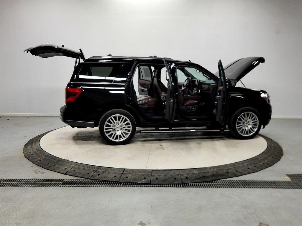 used 2024 Ford Expedition car, priced at $43,397