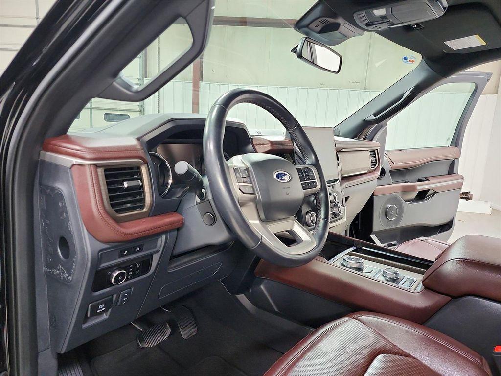 used 2024 Ford Expedition car, priced at $43,397