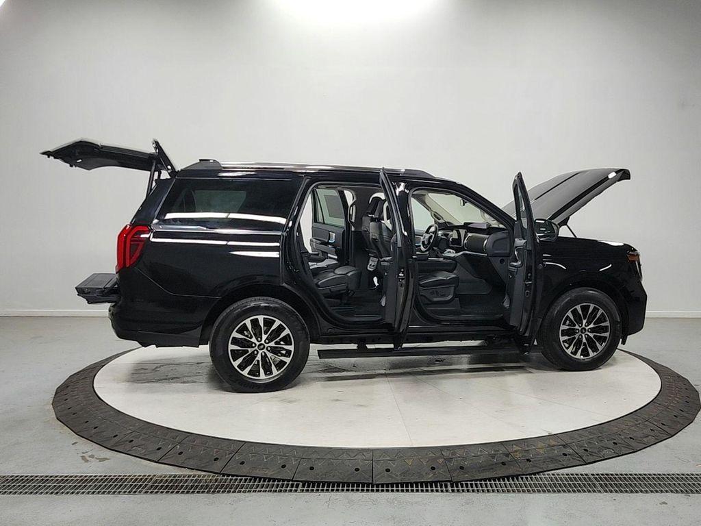 used 2025 Ford Expedition car, priced at $64,560