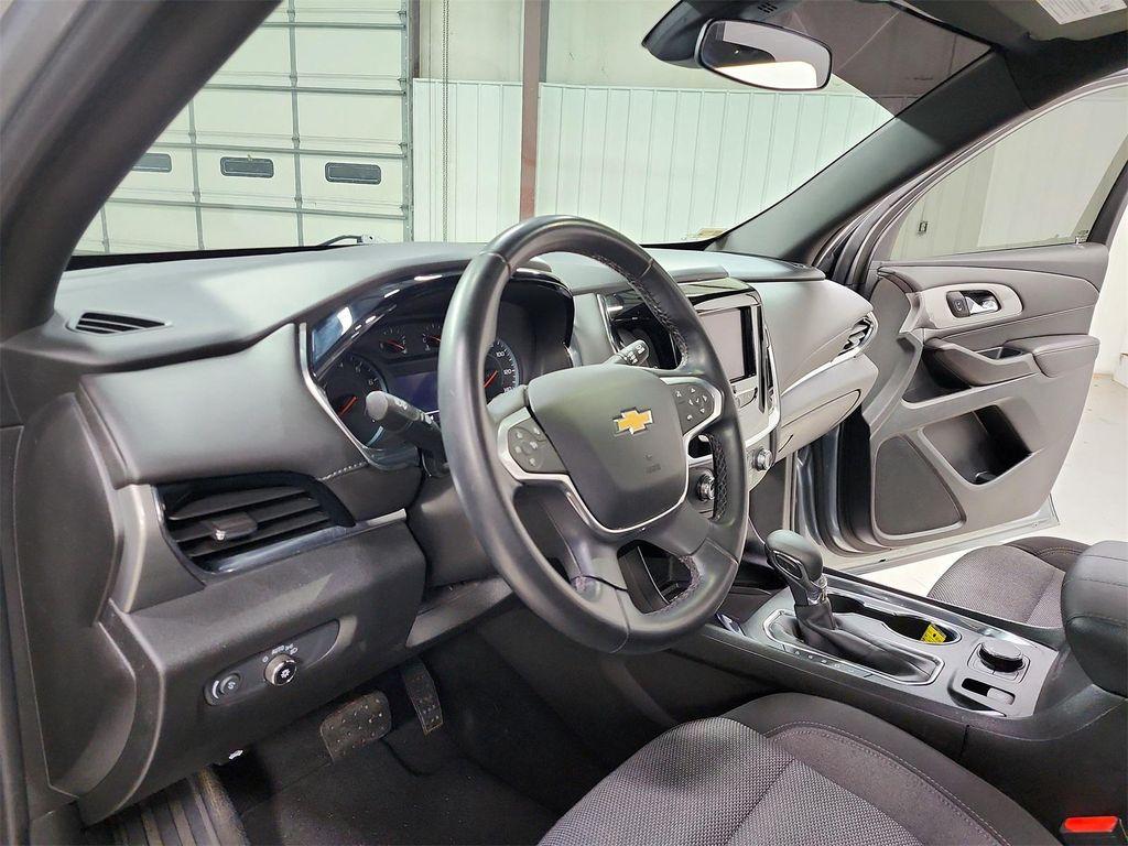 used 2023 Chevrolet Traverse car, priced at $25,986