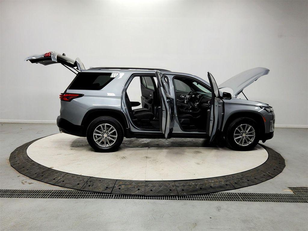 used 2023 Chevrolet Traverse car, priced at $25,986