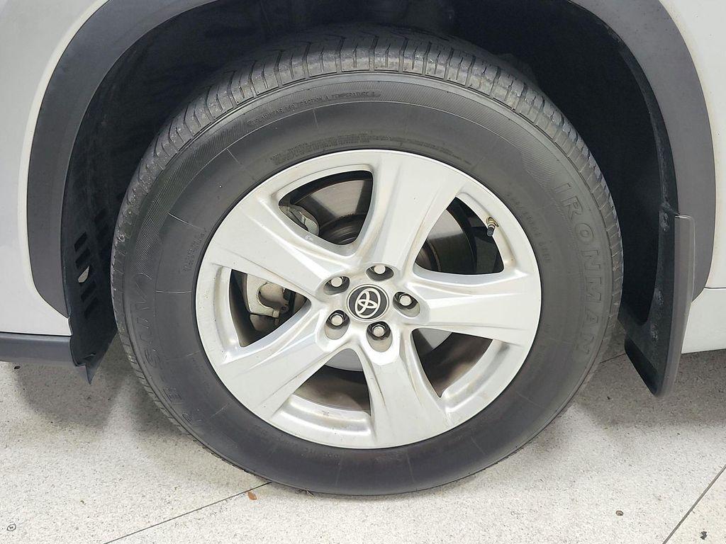 used 2021 Toyota Highlander car, priced at $27,873