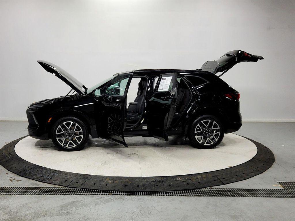 used 2025 Chevrolet Blazer car, priced at $31,302