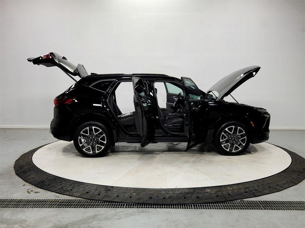 used 2025 Chevrolet Blazer car, priced at $31,302