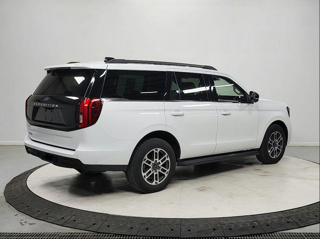 used 2025 Ford Expedition car, priced at $61,670