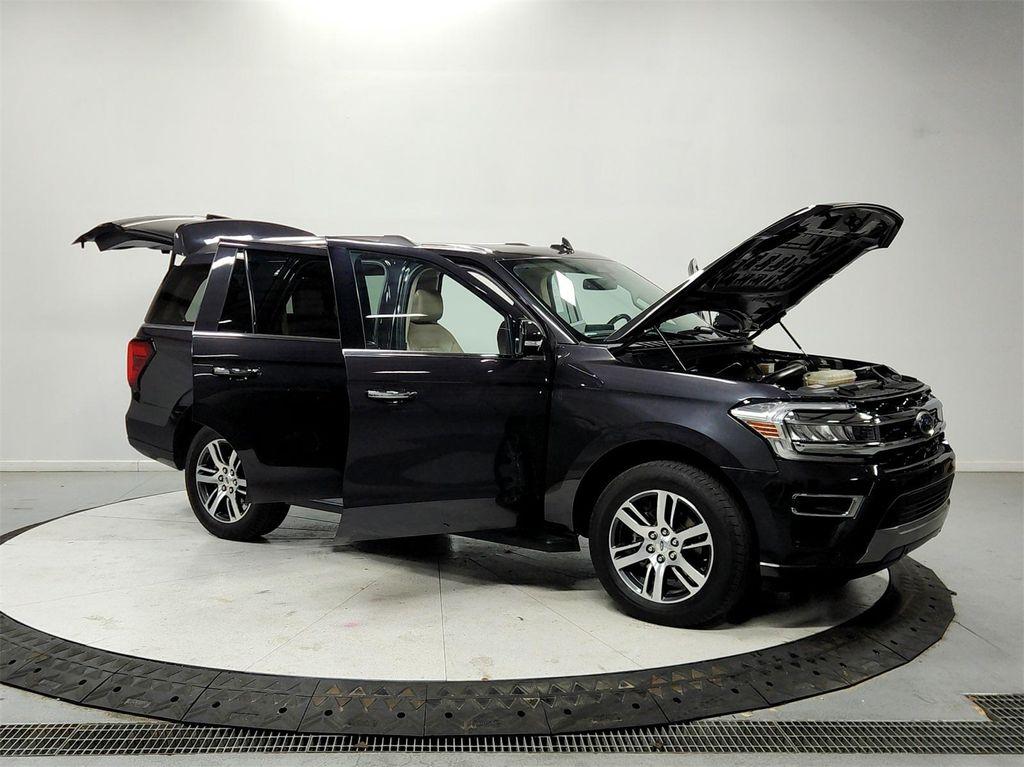used 2024 Ford Expedition car, priced at $43,435