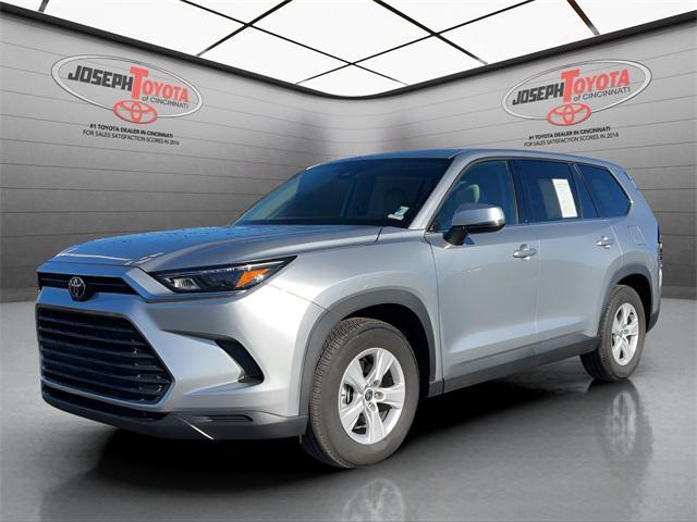 used 2025 Toyota Highlander car, priced at $40,995