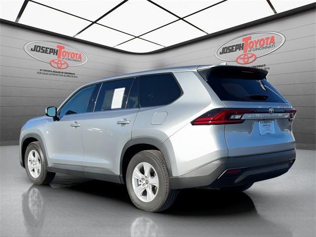 used 2025 Toyota Highlander car, priced at $40,995