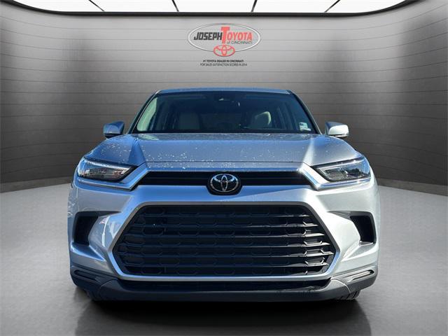 used 2025 Toyota Highlander car, priced at $40,995
