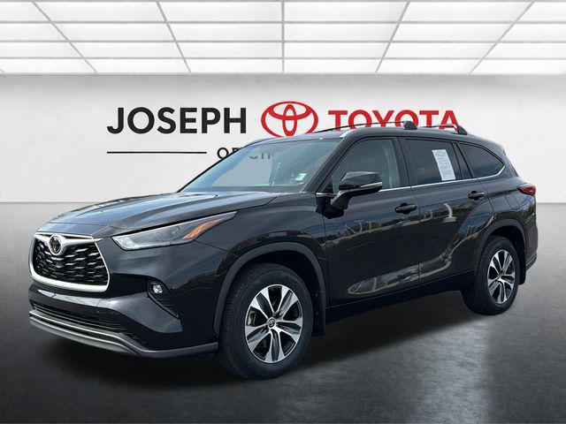 used 2023 Toyota Highlander car, priced at $37,800