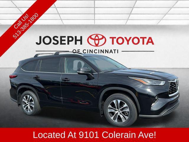 used 2023 Toyota Highlander car, priced at $37,800