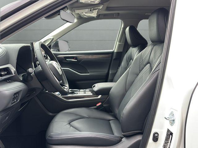 new 2026 Toyota Highlander Hybrid car, priced at $57,438