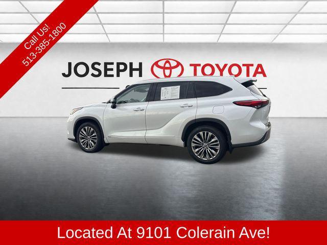 used 2022 Toyota Highlander Hybrid car, priced at $34,595