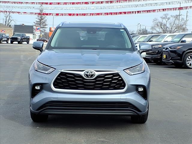 used 2021 Toyota Highlander car, priced at $28,995