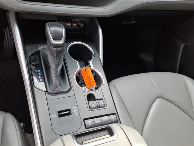 used 2021 Toyota Highlander car, priced at $28,995