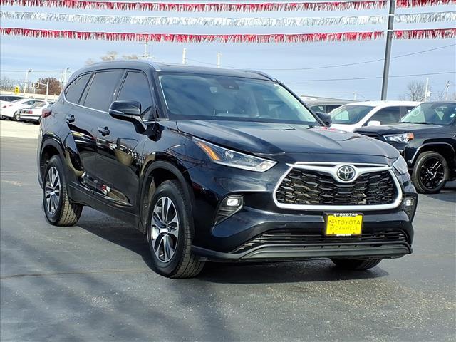 used 2021 Toyota Highlander car, priced at $28,995