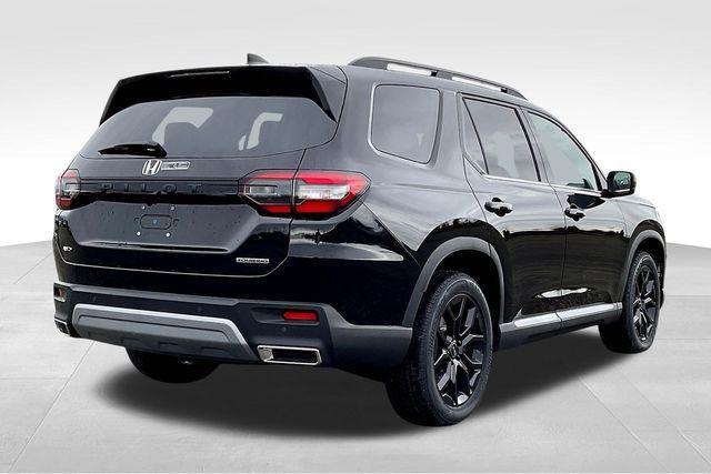 new 2025 Honda Pilot car, priced at $45,997